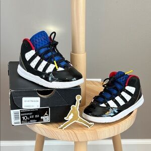 Jordan Max Aura Kids Black and Blue Sneakers Size 10C